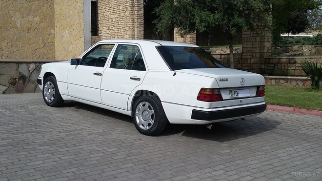 Mercedes E 250 1990, 315,000 km - 2.5 л - Bakı