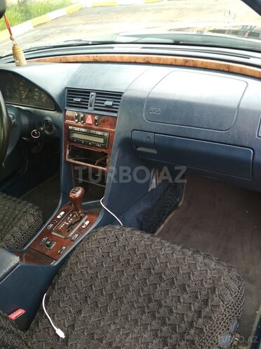 Mercedes C 220 1998, 256,000 km - 2.2 l - İmişli
