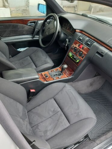 Mercedes E 240 1998, 343,300 km - 2.4 л - Bakı