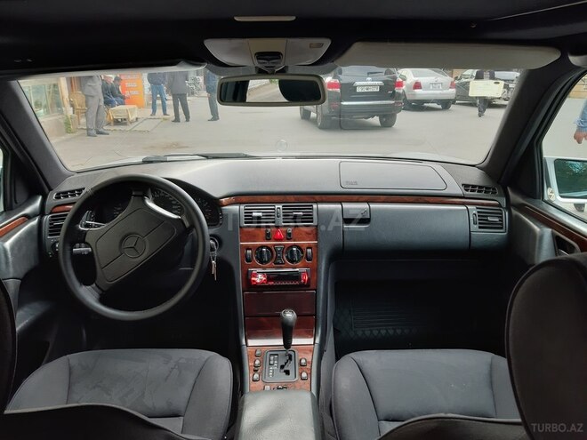 Mercedes E 240 1998, 343,300 km - 2.4 л - Bakı