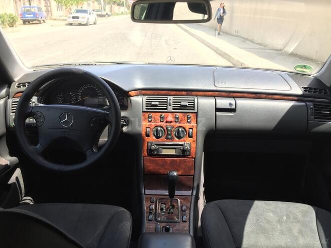 Mercedes E 270 2000, 278,000 km - 2.7 l - Bakı