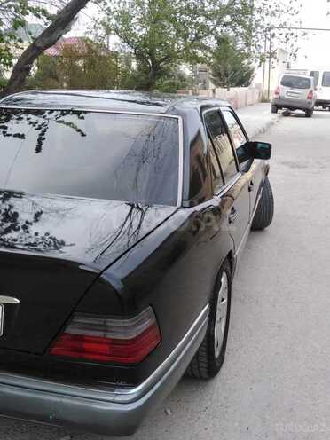Mercedes E 220 1994, 309,000 km - 2.2 l - Bakı