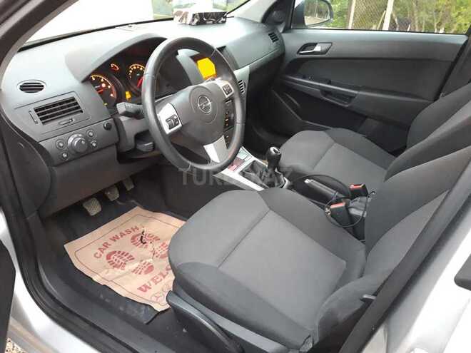 Opel Astra 2010, 240,000 km - 1.3 l - Qazax