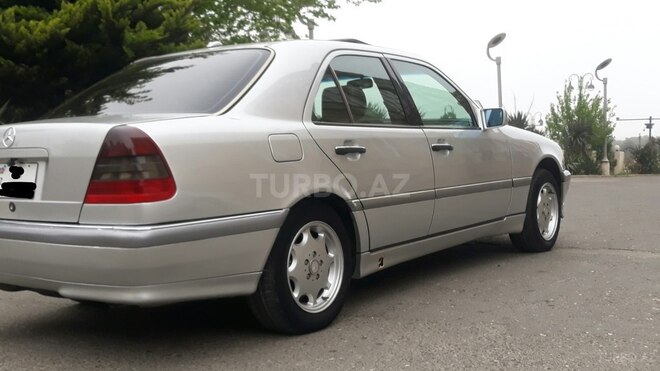 Mercedes C 230 2000, 186,000 km - 2.3 l - Bakı