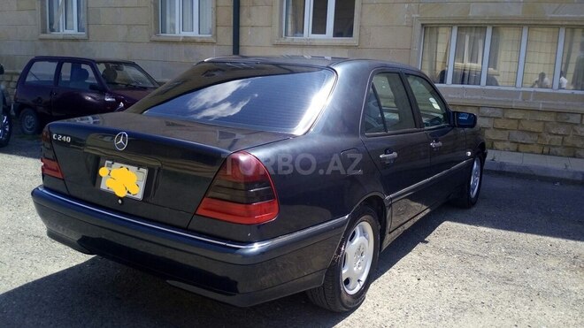 Mercedes C 240 2000, 230,000 km - 2.4 л - Naftalan