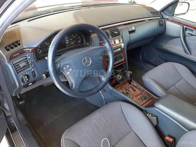 Mercedes E 270 2001, 254,120 km - 2.7 л - Bərdə