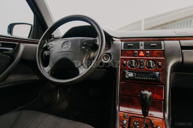 Mercedes E 200 1999, 380,000 km - 2.0 l - Bakı