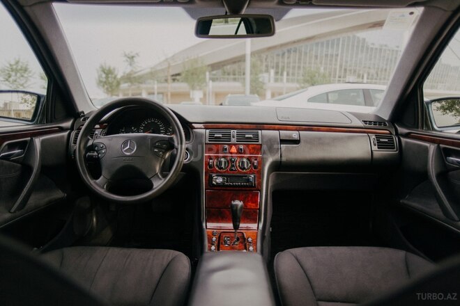Mercedes E 200 1999, 380,000 km - 2.0 l - Bakı