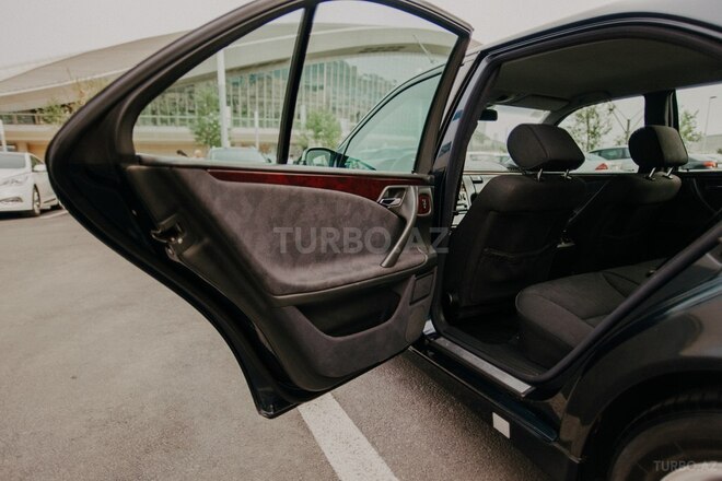 Mercedes E 200 1999, 380,000 km - 2.0 l - Bakı
