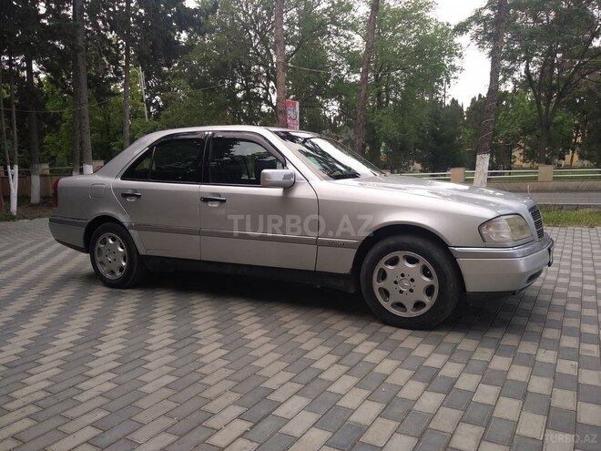 Mercedes C 220 1994, 420,000 km - 2.2 l - Ucar