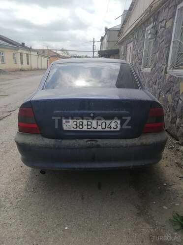 Opel Vectra 1996, 362,000 km - 1.6 l - Quba