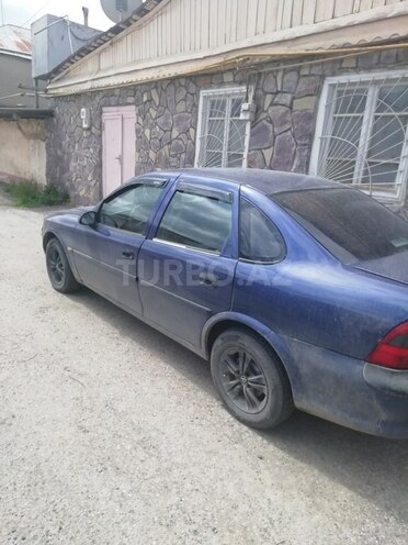 Opel Vectra 1996, 362,000 km - 1.6 l - Quba