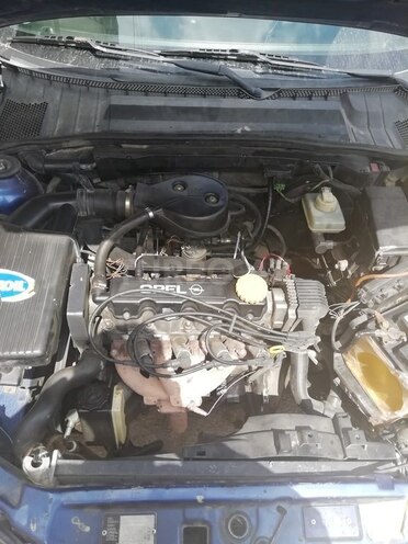 Opel Vectra 1996, 362,000 km - 1.6 l - Quba