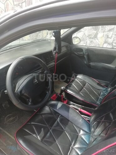 Opel Vectra 1996, 362,000 km - 1.6 l - Quba