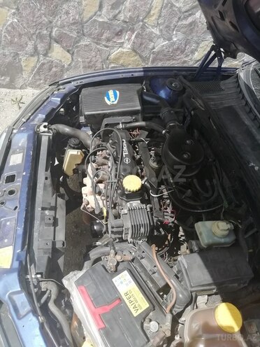 Opel Vectra 1996, 362,000 km - 1.6 l - Quba
