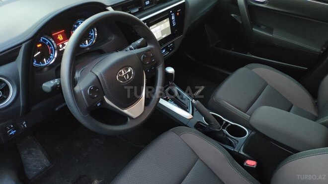 Toyota Corolla 2017, 19,000 km - 1.8 l - Bakı