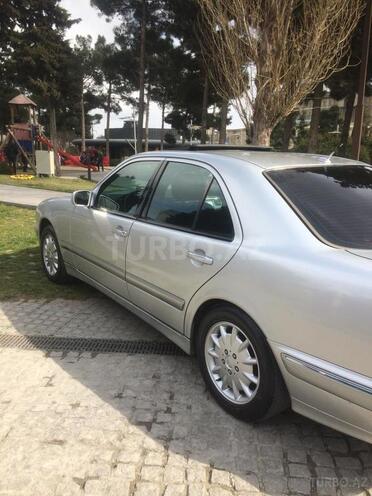 Mercedes E 240 2000, 220,000 km - 2.4 l - Bakı