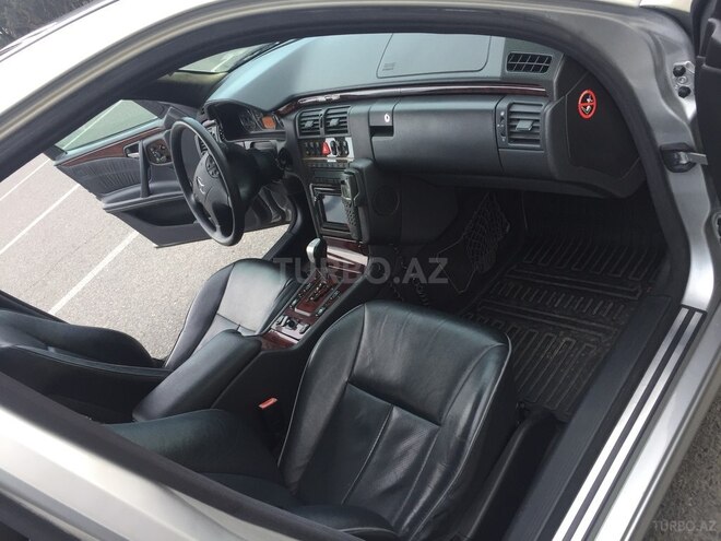 Mercedes E 270 2001, 207,000 km - 2.7 l - Bakı