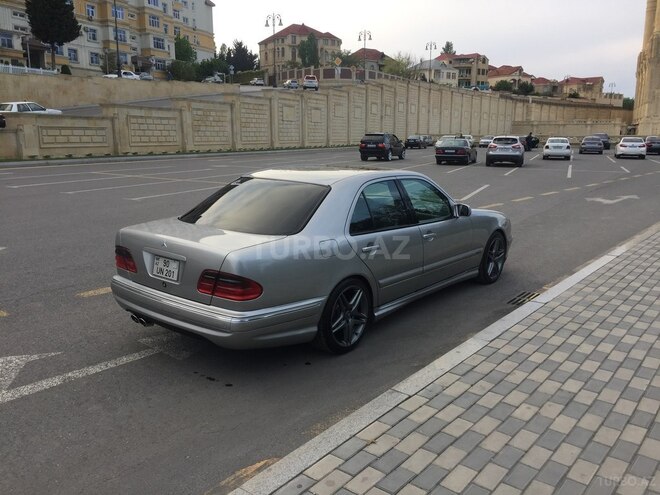Mercedes E 270 2001, 207,000 km - 2.7 l - Bakı