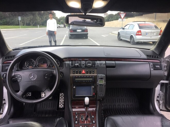 Mercedes E 270 2001, 207,000 km - 2.7 l - Bakı