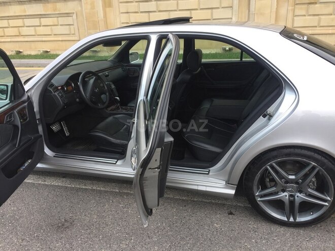 Mercedes E 270 2001, 207,000 km - 2.7 l - Bakı