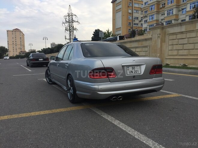 Mercedes E 270 2001, 207,000 km - 2.7 l - Bakı