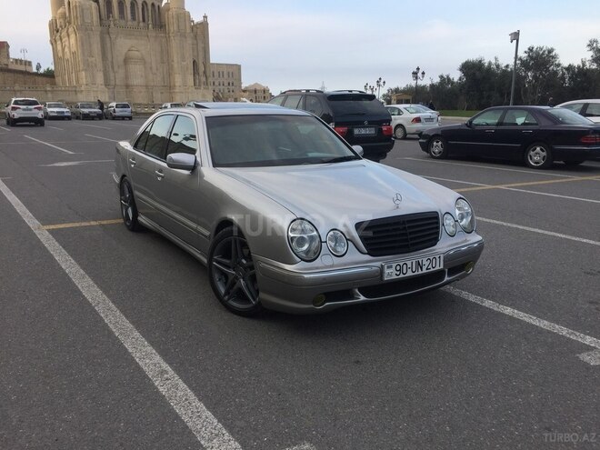Mercedes E 270 2001, 207,000 km - 2.7 l - Bakı