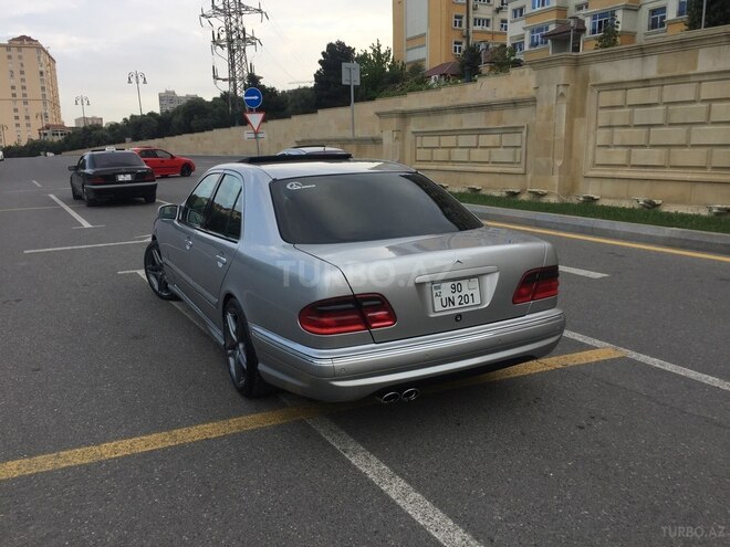 Mercedes E 270 2001, 207,000 km - 2.7 l - Bakı