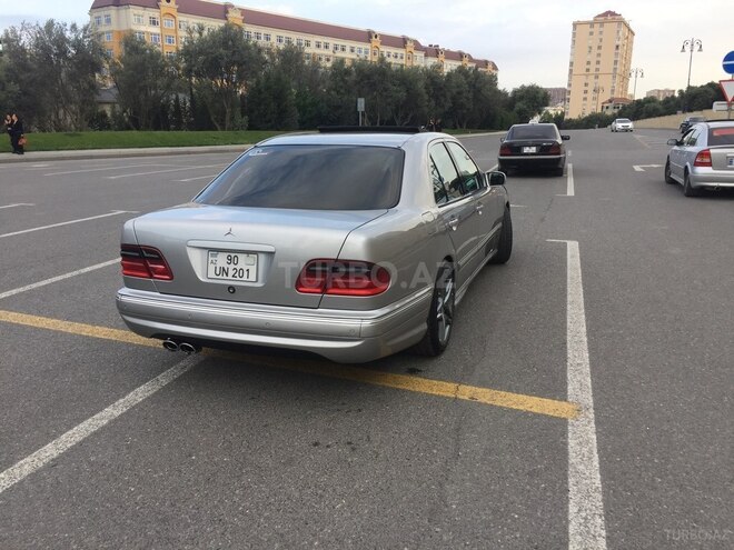 Mercedes E 270 2001, 207,000 km - 2.7 l - Bakı