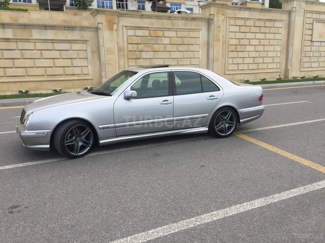 Mercedes E 270 2001, 207,000 km - 2.7 l - Bakı
