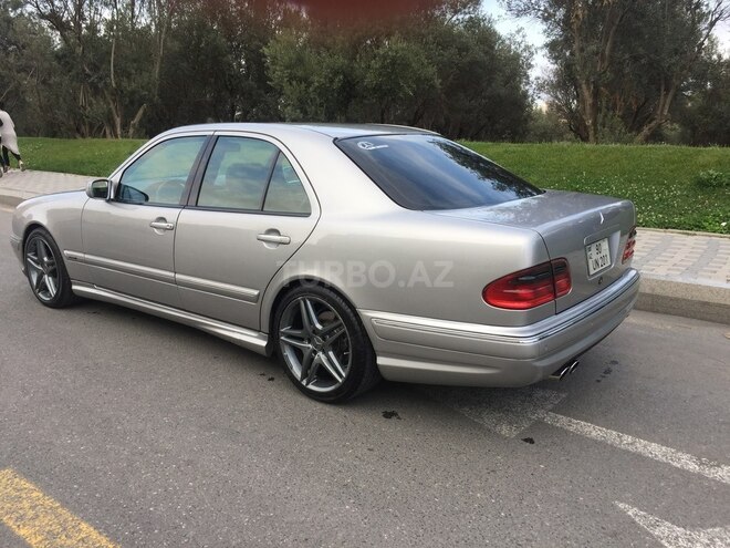Mercedes E 270 2001, 207,000 km - 2.7 l - Bakı