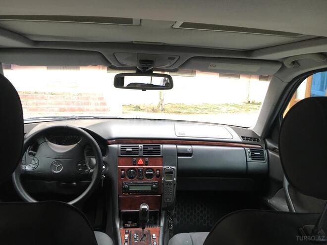 Mercedes E 220 2001, 287,000 km - 2.2 л - Sumqayıt