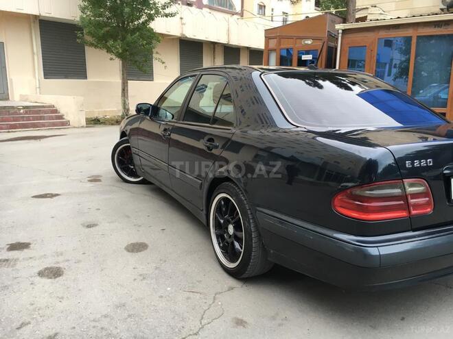Mercedes E 220 2001, 287,000 km - 2.2 л - Sumqayıt