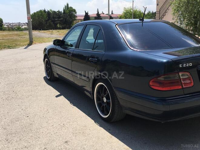 Mercedes E 220 2001, 287,000 km - 2.2 л - Sumqayıt