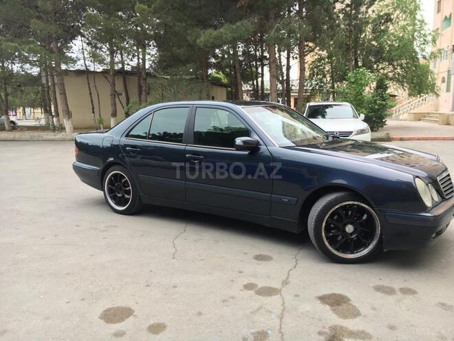 Mercedes E 220 2001, 287,000 km - 2.2 л - Sumqayıt
