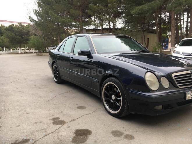 Mercedes E 220 2001, 287,000 km - 2.2 л - Sumqayıt