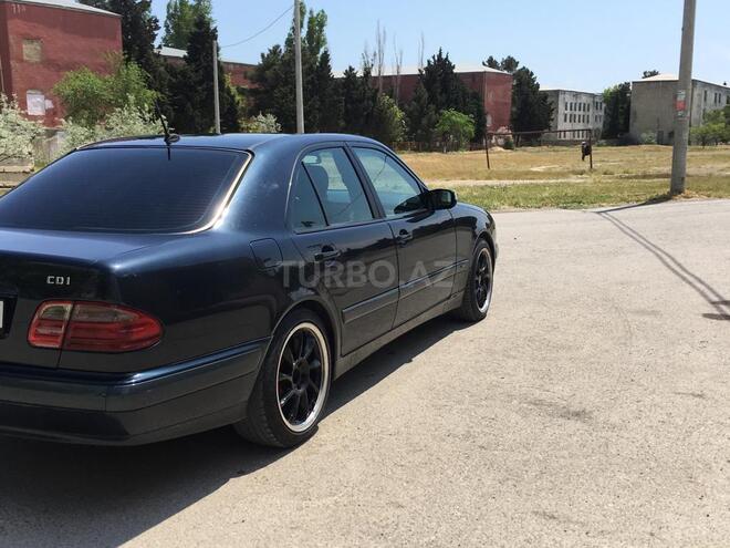 Mercedes E 220 2001, 287,000 km - 2.2 л - Sumqayıt