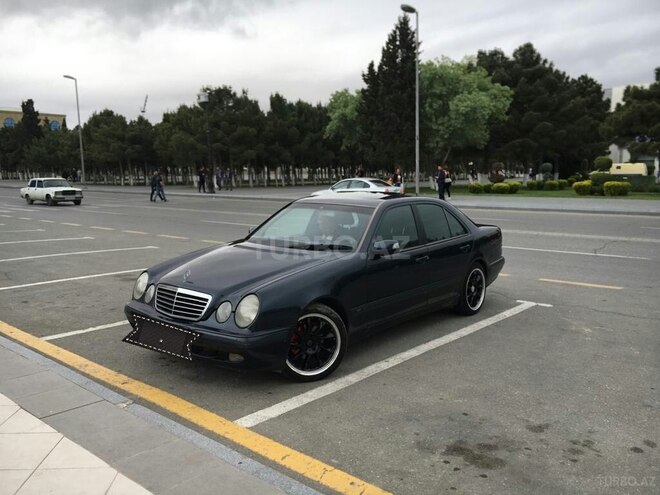 Mercedes E 220 2001, 287,000 km - 2.2 л - Sumqayıt