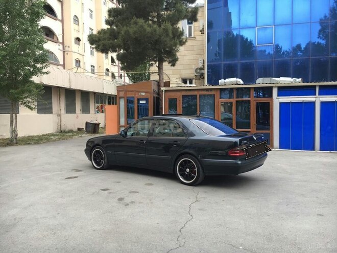 Mercedes E 220 2001, 287,000 km - 2.2 л - Sumqayıt