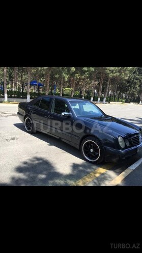 Mercedes E 220 2001, 287,000 km - 2.2 л - Sumqayıt