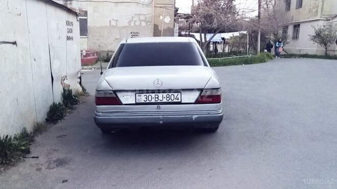 Mercedes E 200 1992, 350,000 km - 2.0 l - Bakı