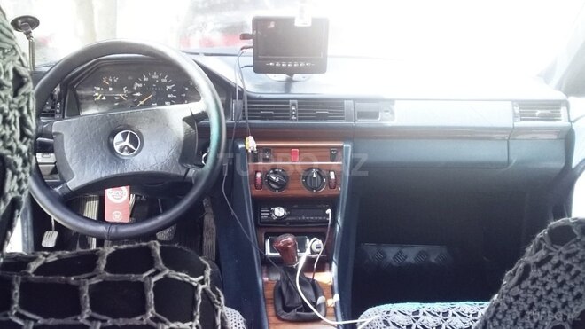 Mercedes E 200 1992, 350,000 km - 2.0 l - Bakı