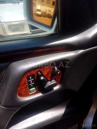Mercedes E 240 1999, 258,810 km - 2.4 л - Bakı