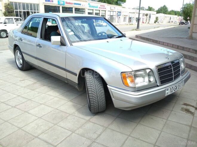 Mercedes E 200 1986, 302,578 km - 2.0 l - Bərdə