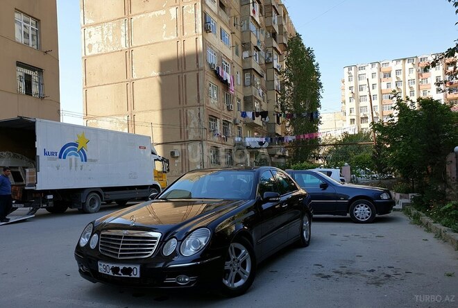 Mercedes E 220 2006, 281,000 km - 2.2 l - Bakı