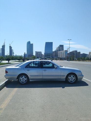 Mercedes E 320 2001, 238,000 km - 3.2 l - Bakı