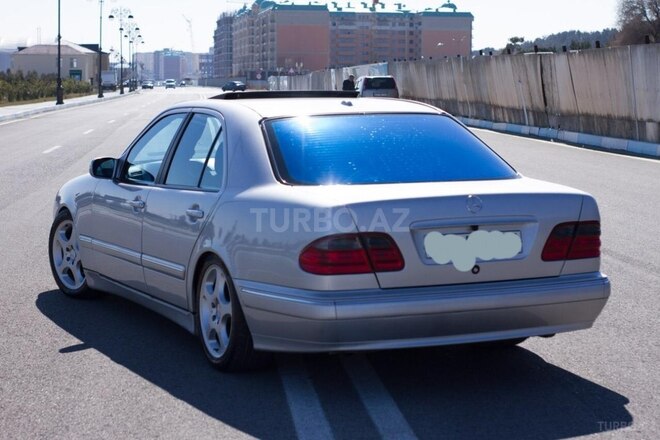 Mercedes E 220 2001, 250,000 km - 2.2 l - Sumqayıt