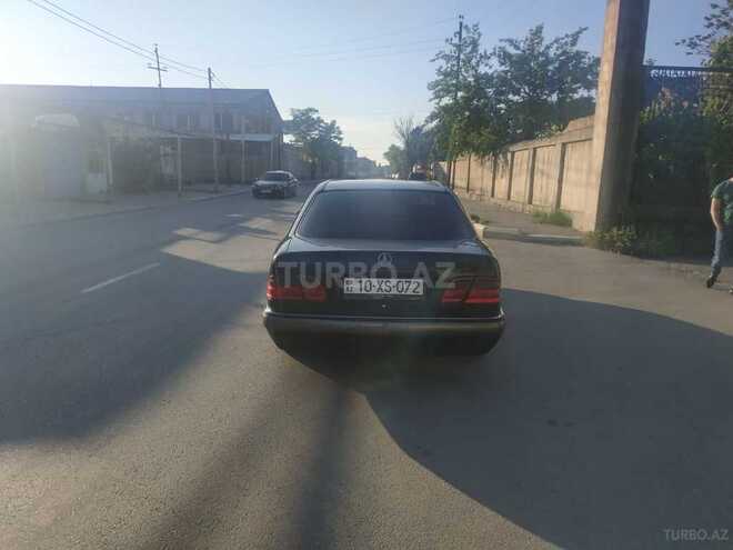 Mercedes E 240 1999, 325,000 km - 2.4 л - Bakı