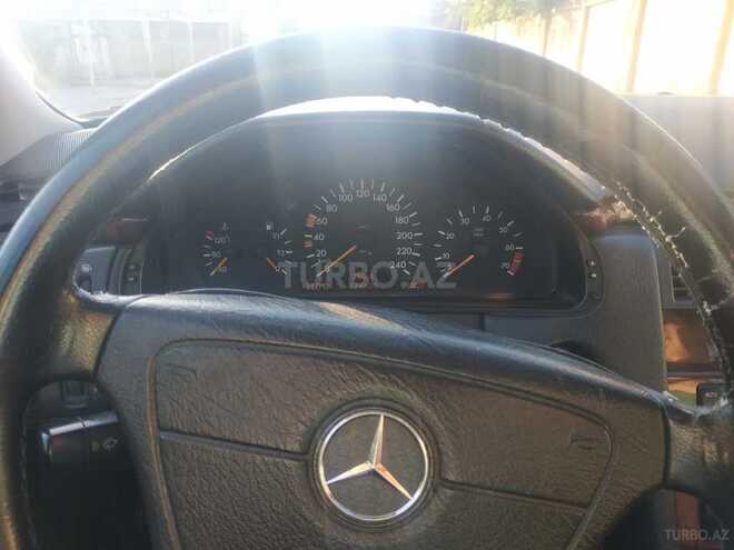 Mercedes E 240 1999, 325,000 km - 2.4 л - Bakı