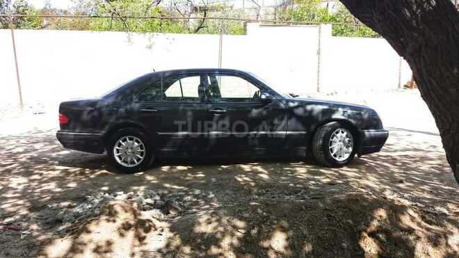 Mercedes E 240 2000, 210,000 km - 2.6 l - Gəncə